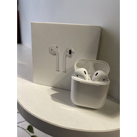 Б/У Наушники Apple AirPods с зарядным футляром (MV7N2)